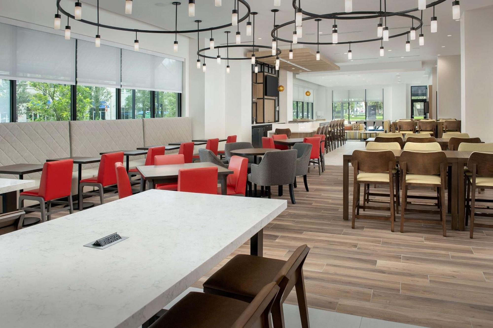 Hilton Garden Inn Orlando Downtown Exterior photo